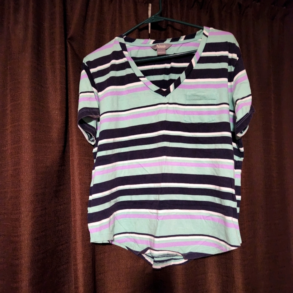 Womens V-neck tee